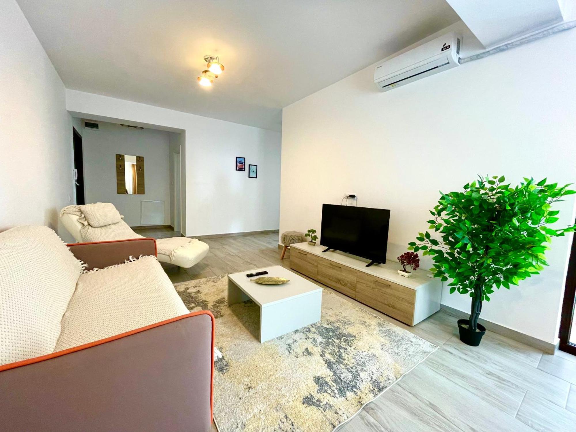 Soho Apartment - City View With Rooftop Garden ブカレスト エクステリア 写真